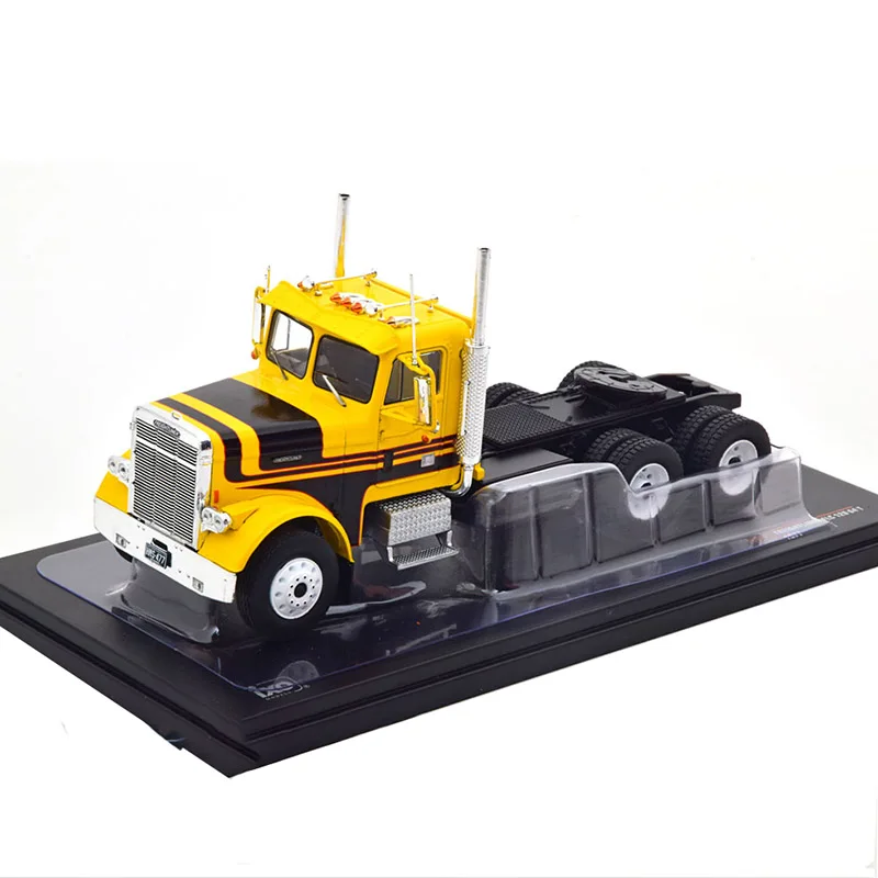 

1:43 Scale Freightliner FLC 120 64T 1977 Alloy Truck Model Ornaments