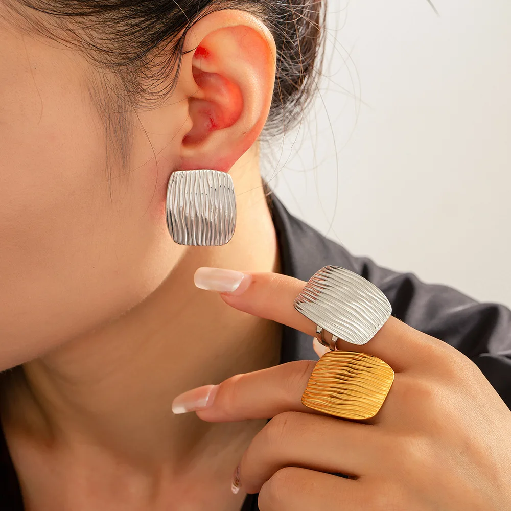 Женский ювелирный комплект из кольца и серёг нержавеющей стали