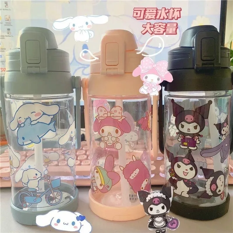 

Портативная летняя спортивная бутылка большой емкости Sanrio с героями мультфильмов, моя мелодия, корица, аниме, чехол с бомбой, соломинка для ...