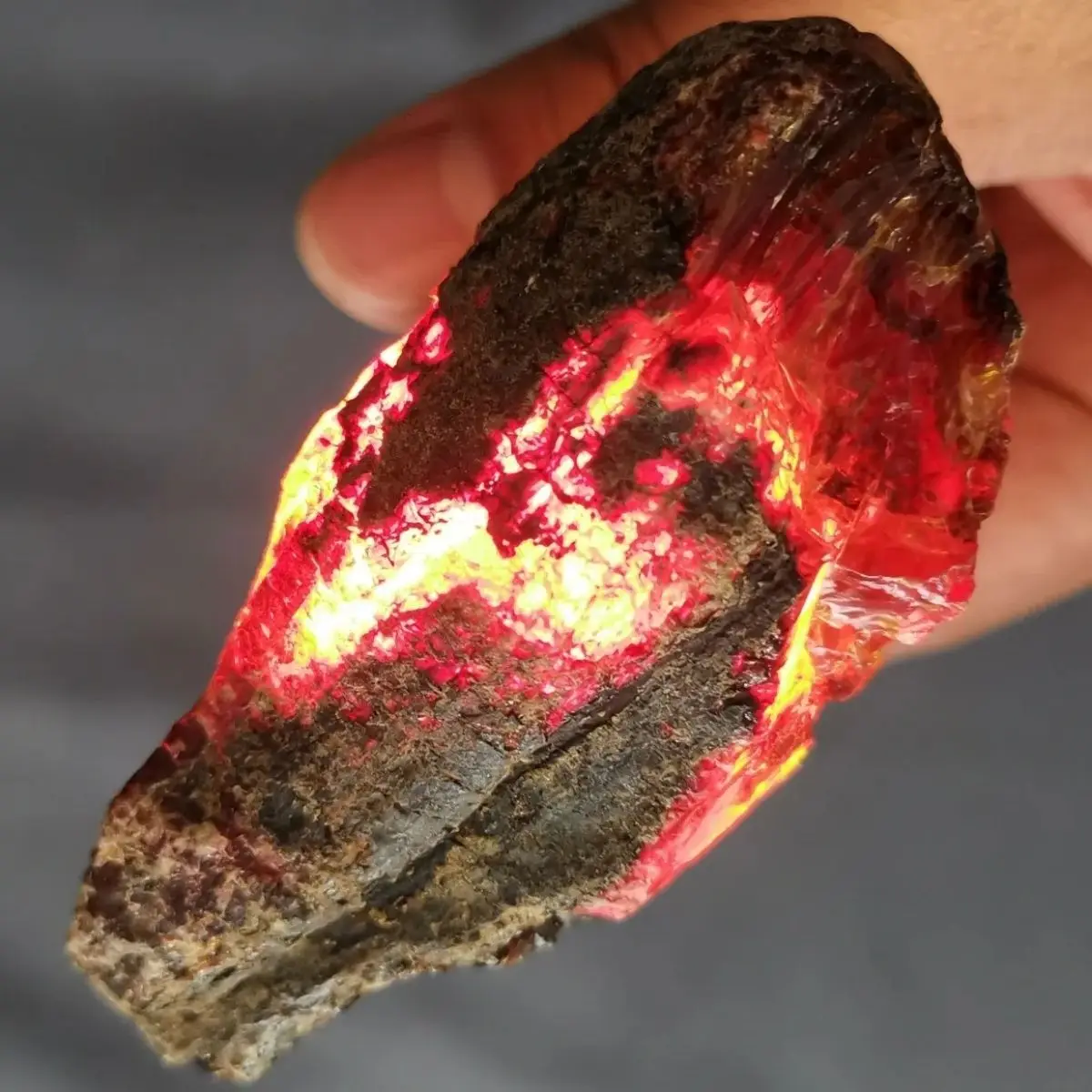 Beautiful Stone Natural Amber Raw Stone Burma Blood Nature Stone Raw Mineral Specimen Stone Ornaments