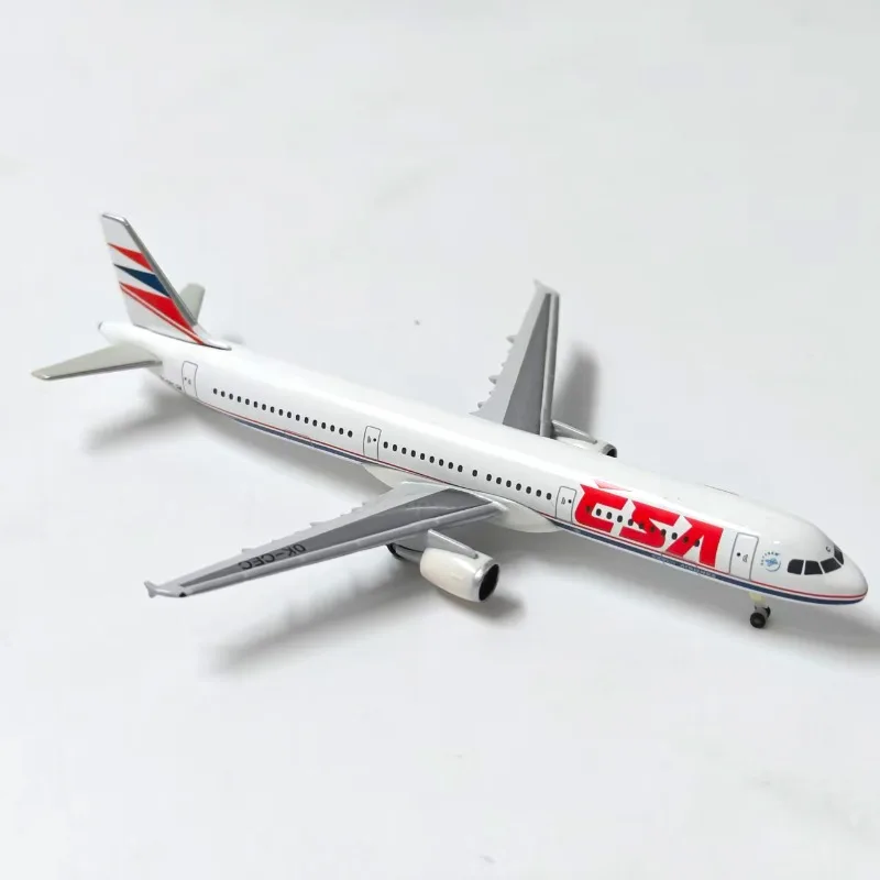 Фото Модель пассажирского самолета Czech A321 OK-CEC из литого под давлением сплава, масштаб 1:500, для коллекций и демонстрации. №2