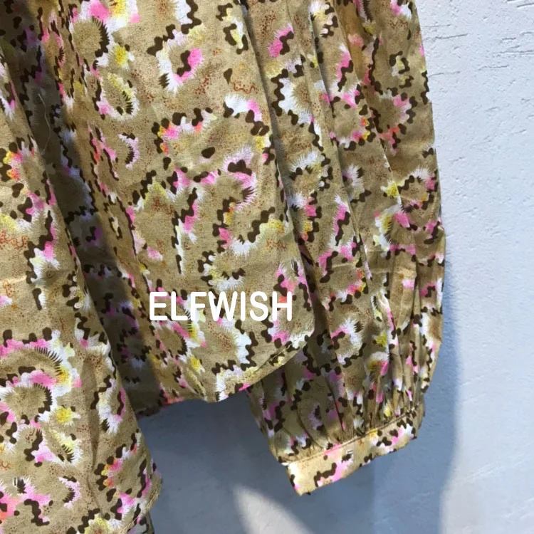 Женская блузка с цветочным принтом круглым вырезом и пуговицами спереди |