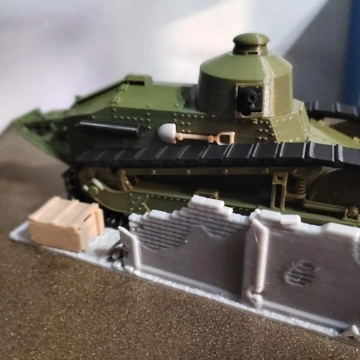 Фото Модель французского танка Renault FT-17 — готовая деталь дисплея в масштабе 1:35, исторический первый современный танк с вращающейся башней №4