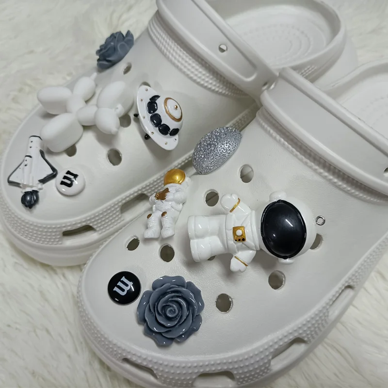 

Bundle Quality Charms for Crocs DIY Cute Astronaut Cartoon Croc Accessories Lovely Balloon Dog Clogs Shoe Decorations Fashion