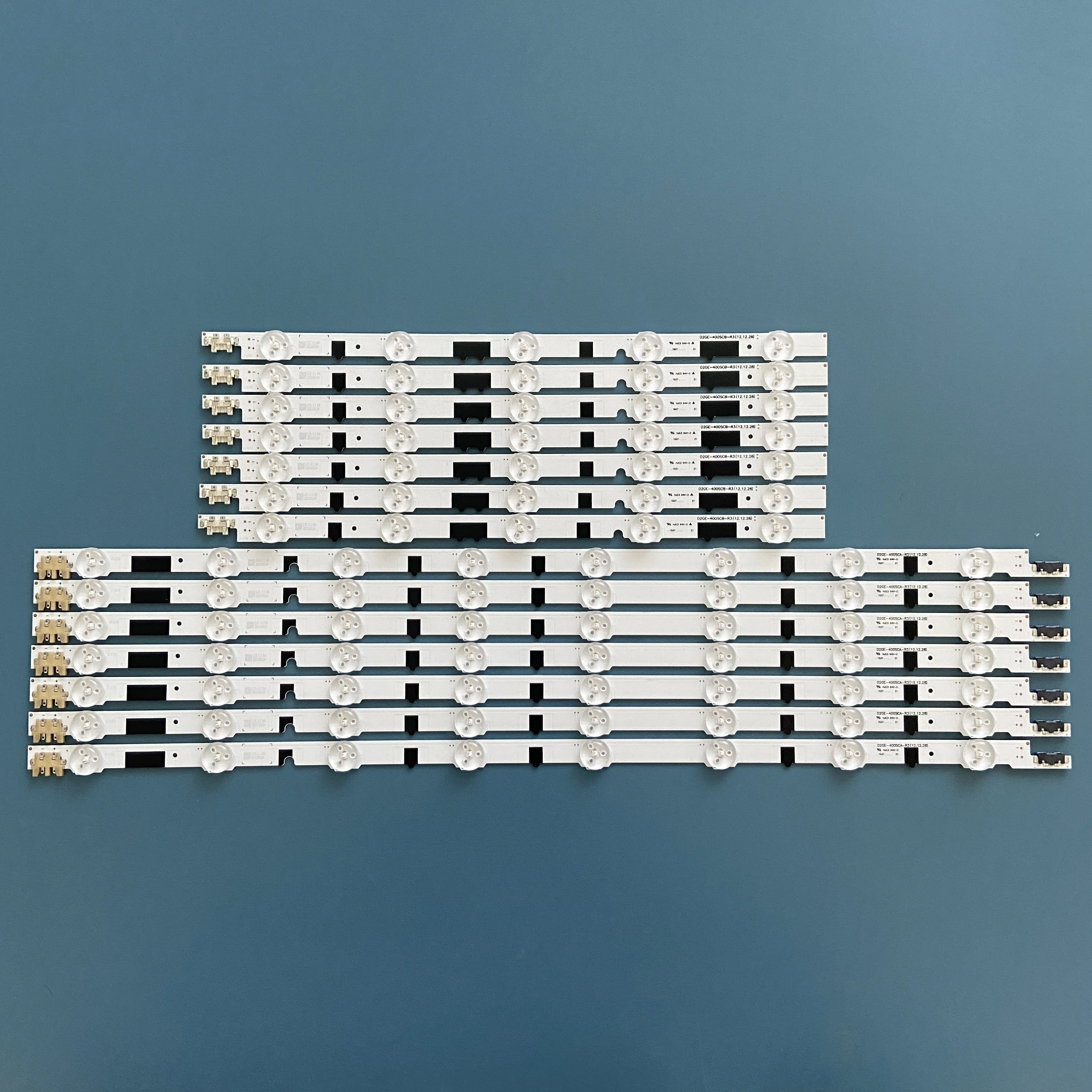 Плата подсветки телевизора марки XSLLEDS с фото-флашкой 832 мм для телефонов и камер