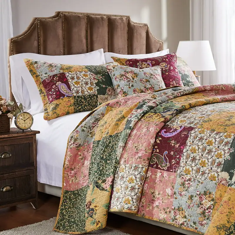 

Antique Chic Quilt Bonus Set with Decorative Pillows For Adults