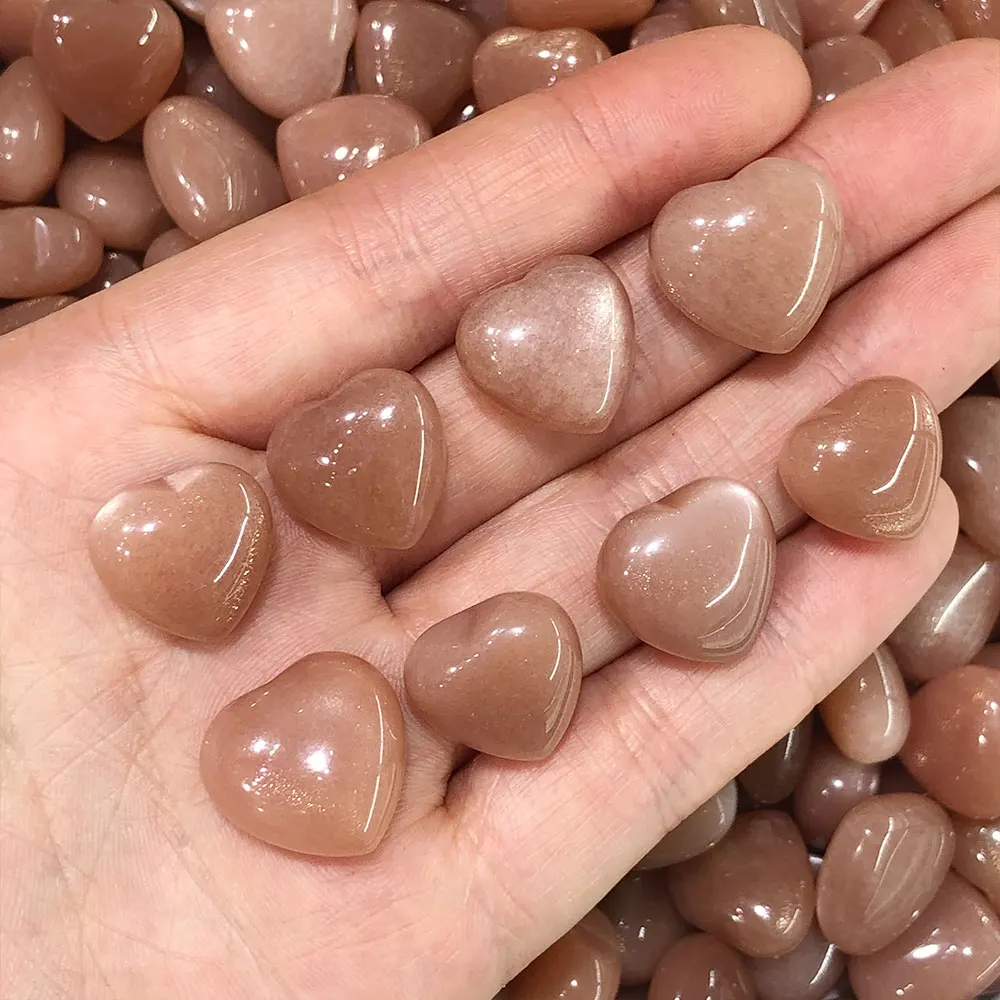 

Мини-кристаллы персикового лунного камня в форме сердца