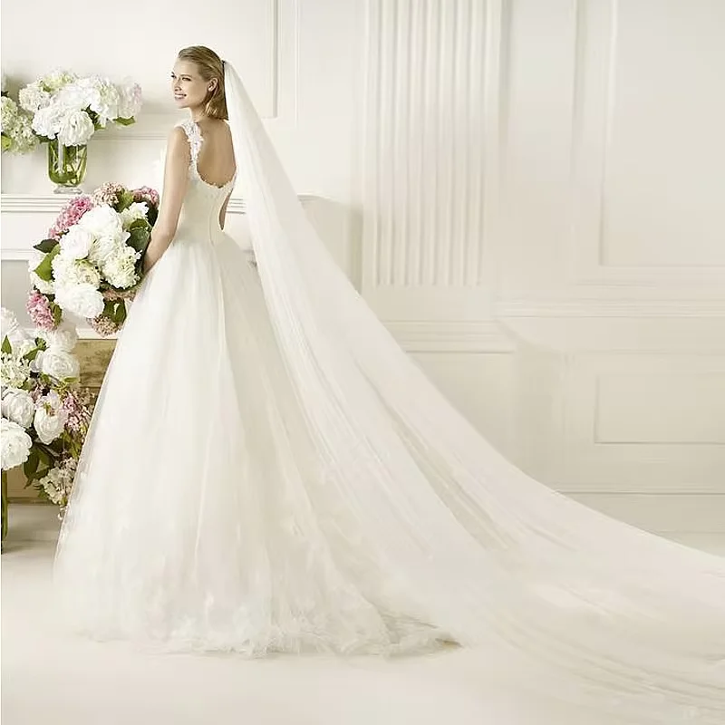 Свадебная фата из мягкого тюля одноярусная белого цвета светлая слоновая кость