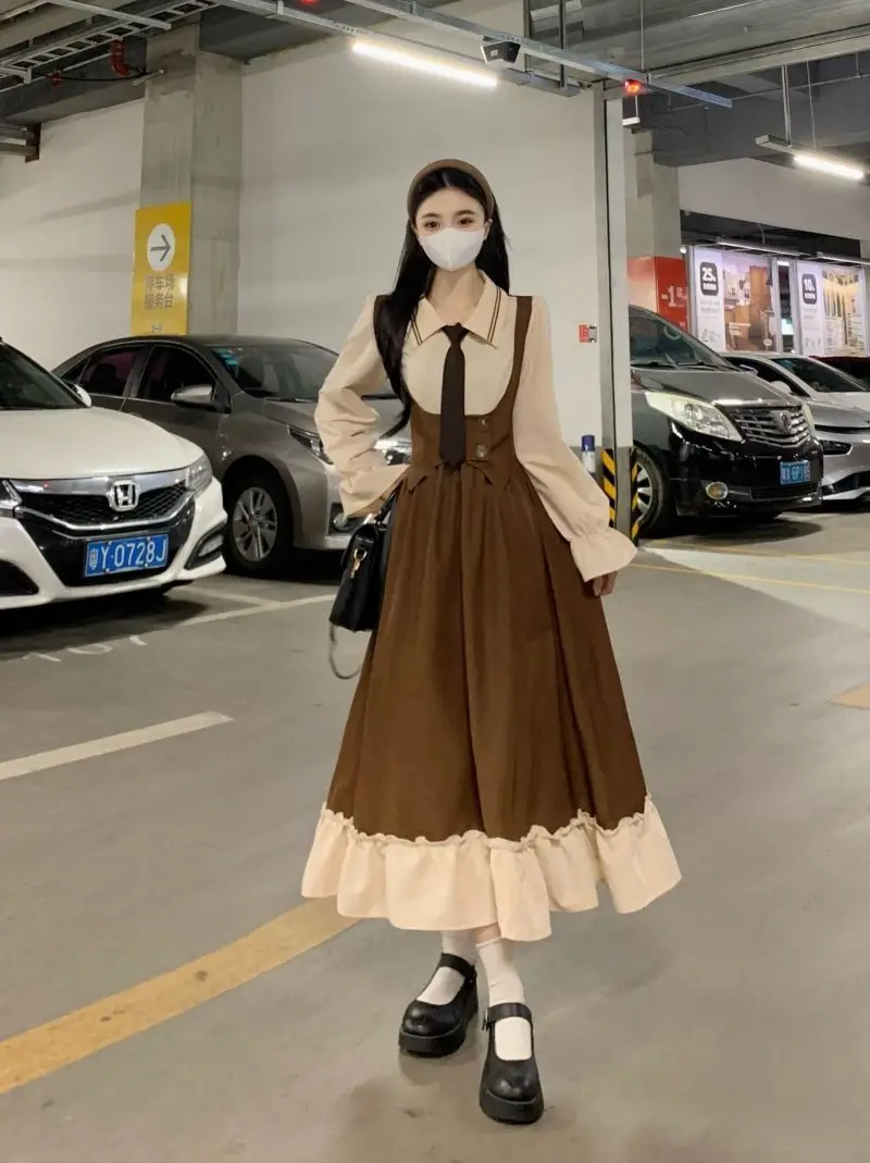 Женское платье из двух частей облегающее и приталенное