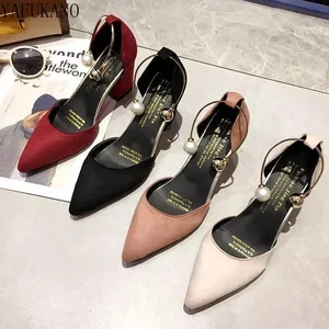 Женские туфли-лодочки, элегантные туфли на высоком каблуке с жемчугом, новинка 2022, белые толстые туфли-лодочки, модные простые женские туфли с отверстиями для работы