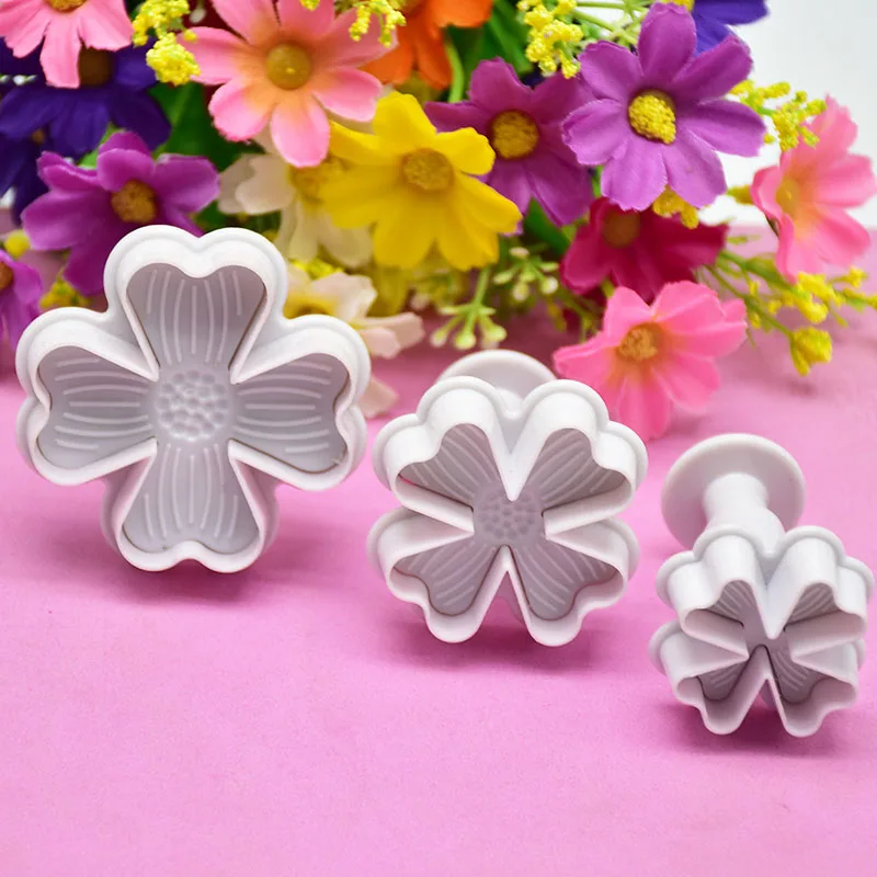 

3Pcs Wedding DIY Lucky Clover Cake Biscuits Mould 3D Cookie Chocolates Stamp Embosser Cutter Fondant Kitchen Baking Accessories
