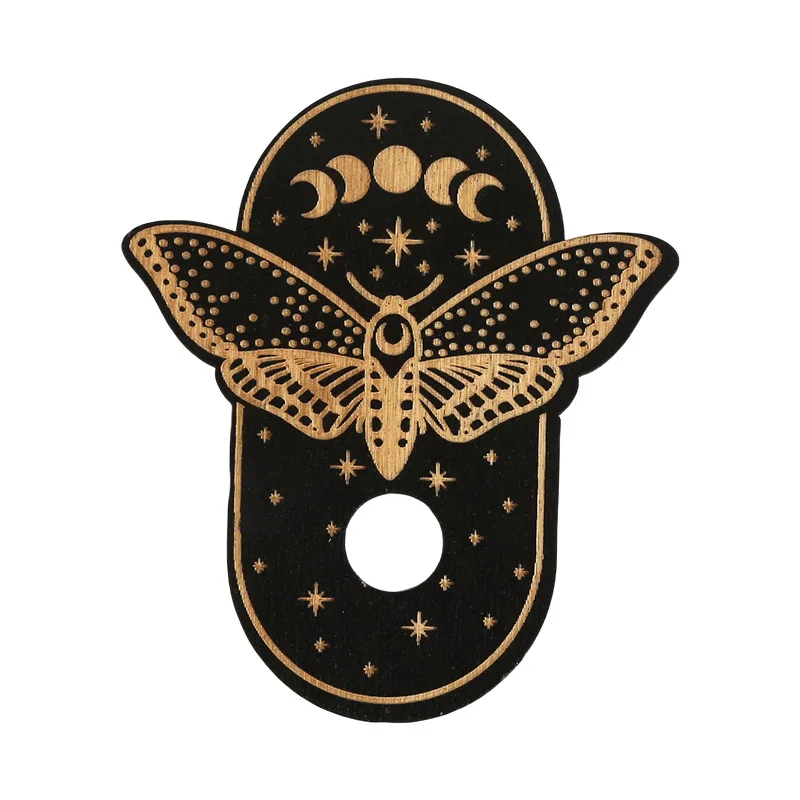 Декоративный деревянный подсвечник с резьбой