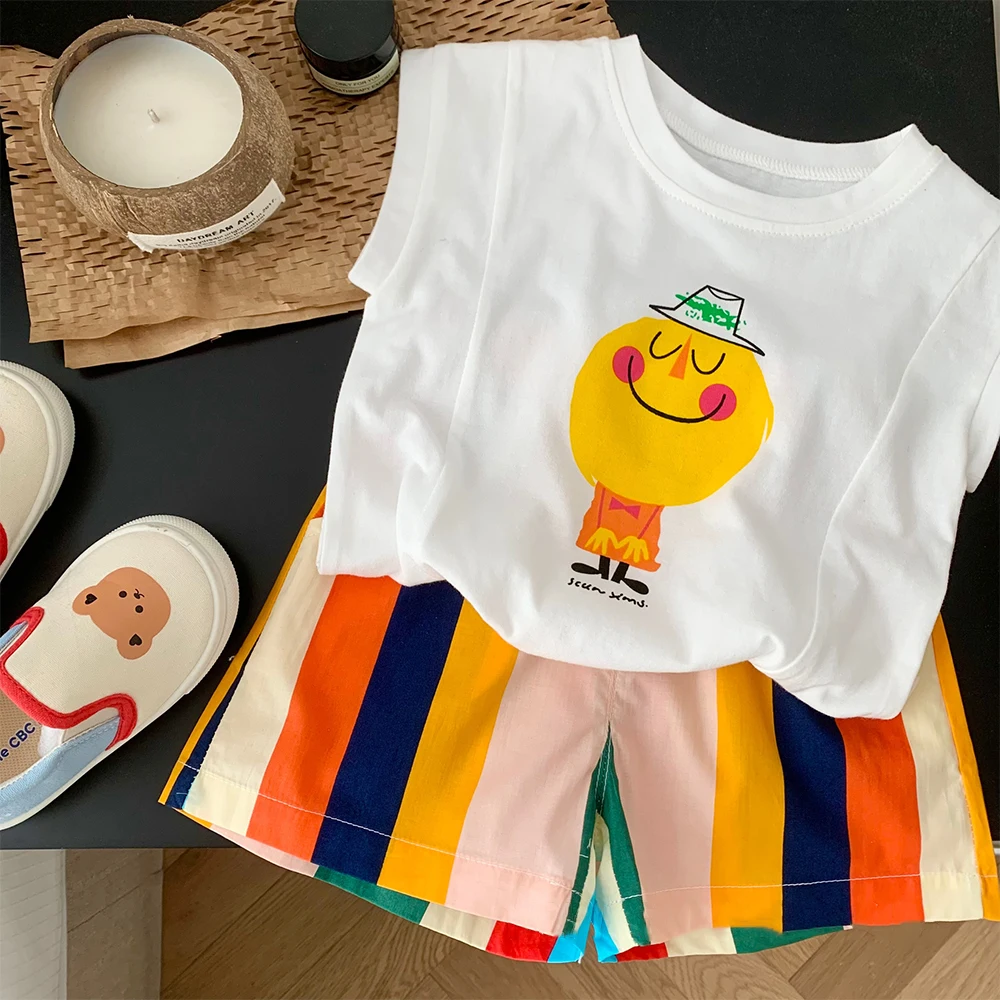 

Корейский Летний комплект одежды для мальчиков и девочек, футболка с мультяшным принтом со смайликом + полосатые шорты, пуловер без рукавов,...