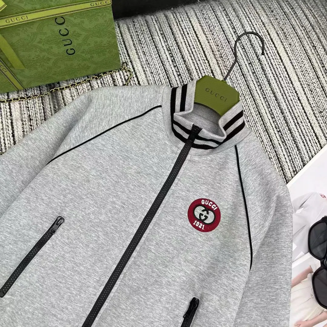 Модный костюм