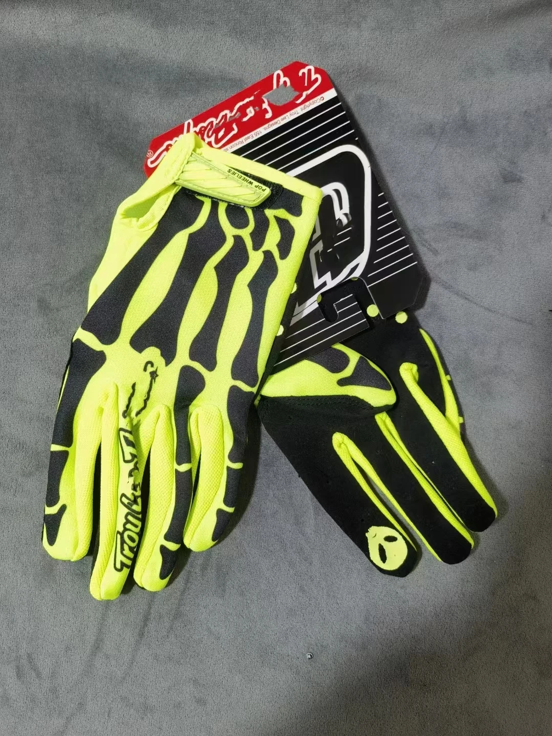 Перчатки с длинными пальцами для езды на мотоцикле