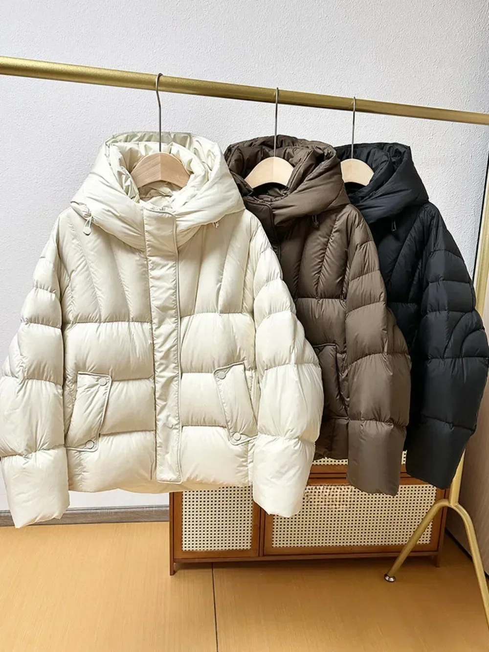 Новинка 2024 ультралегкая теплая куртка-пуховик с капюшоном женская толстая парка