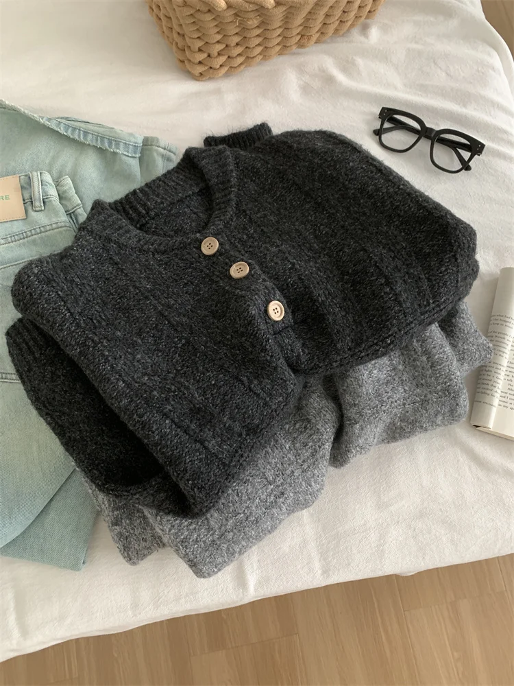 Korean Series Retro Arabesquitic Fabric round Neck Wooden Buckle Pullover Sweater Women Elegant Commuter Autumn and Winter Wa...