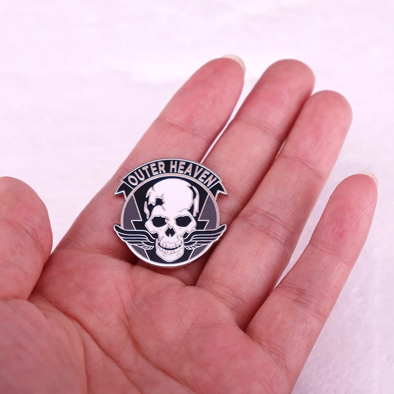 Медная брошь череп с крыльями