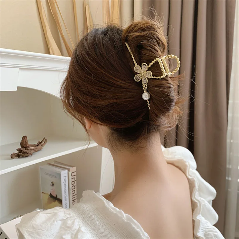 

summer New Pearl flowers Hair Clip Plate Hair Claw Clip Non-slip Large Shark Clip Women Hair Clips Accessories hair accessories