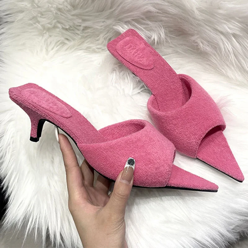 

Женские шлепанцы с острым носком, на среднем каблуке