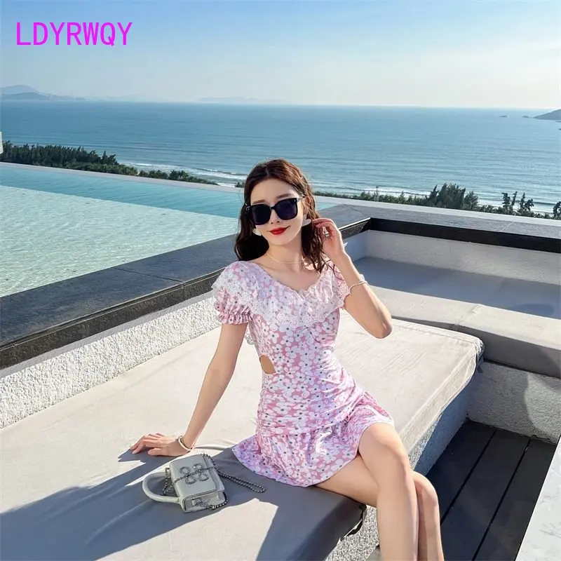 New Conservative Split Swimsuit for Women's Flat Point Beach Backless Japanese Small Chest Gathering Hot Springs Bikini