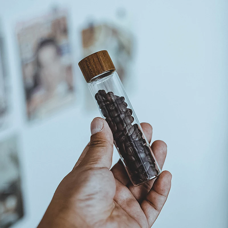 Стеклянная трубка в виде кофейных зерен с деревянным инструментом