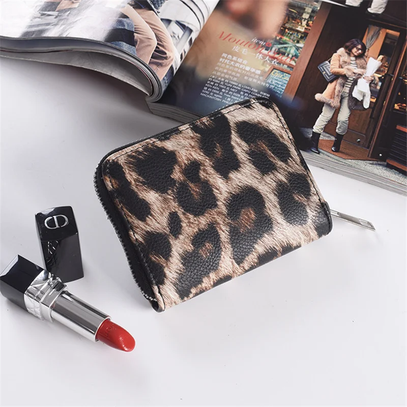 

Leopardo animal impressão cartão titular zíper bolsas feminino pequeno bonito curto couro do plutônio carteiras