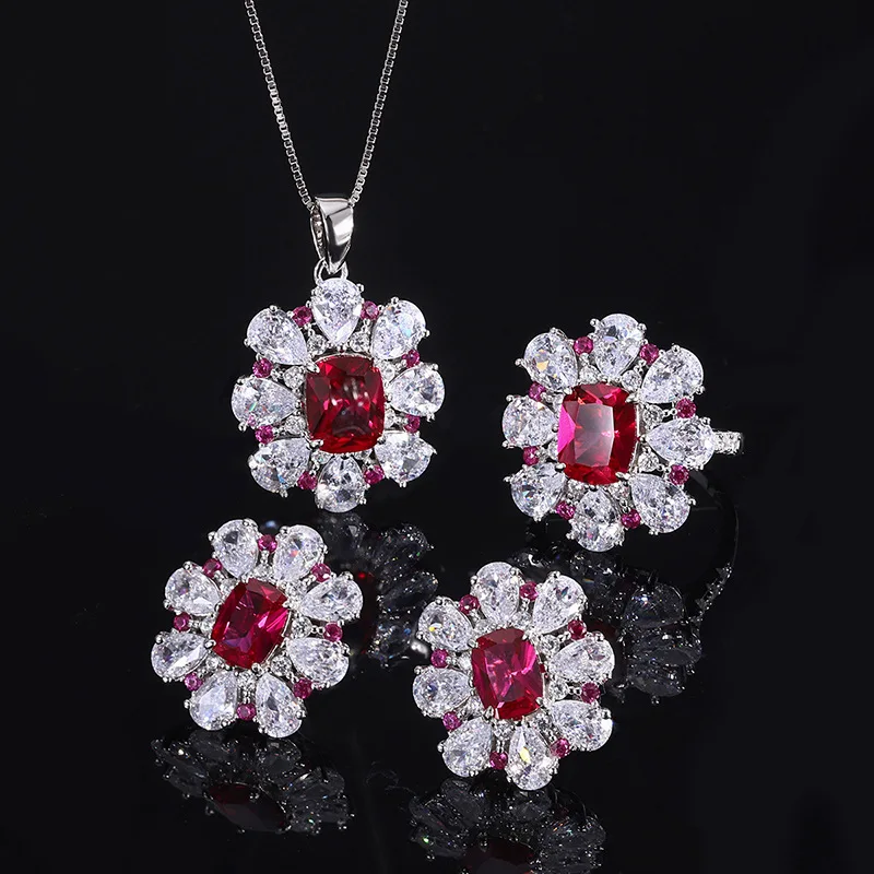 

Комплект из колье, серёг и кольца, из серебра 925 пробы