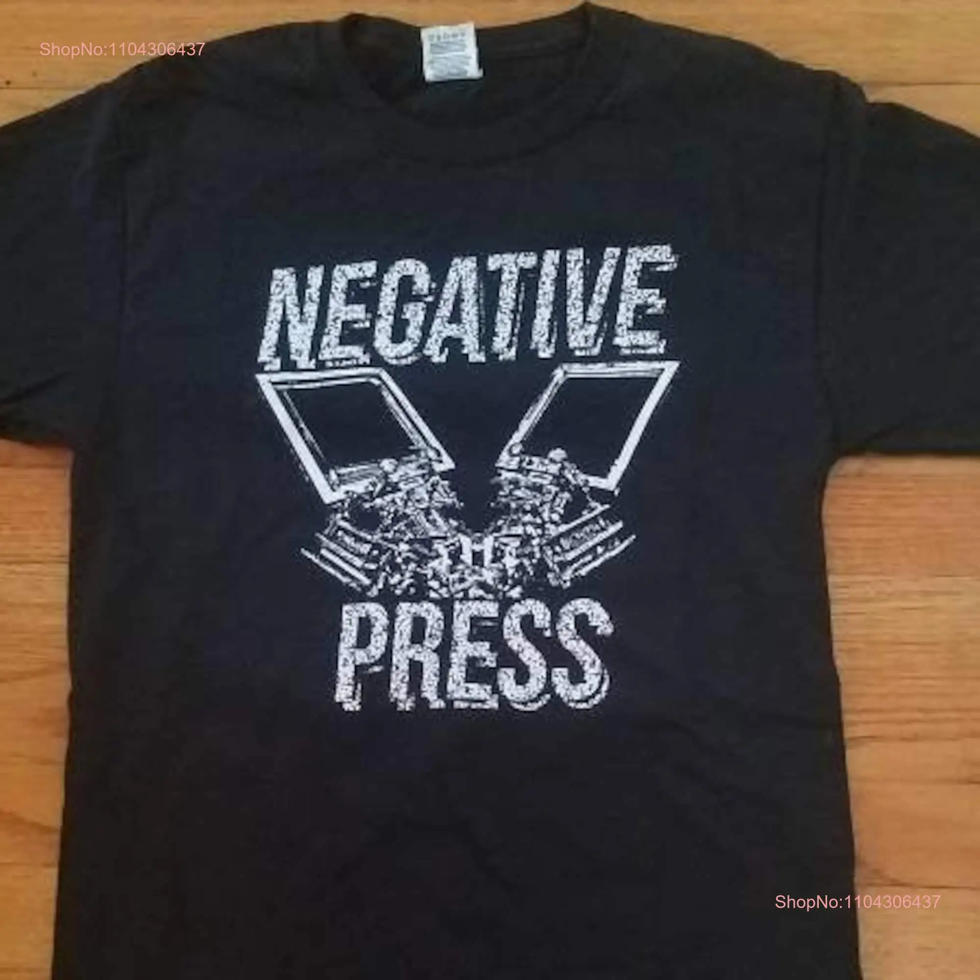Футболка Negative Press Shop с длинными или короткими рукавами