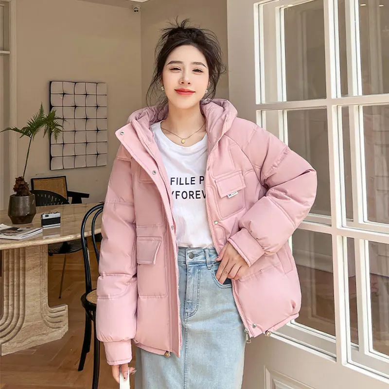 

Короткая парка для женщин, новинка 2022, зимнее пуховое хлопковое пальто с надписью, подходящая к цвету Толстая стеганая куртка с капюшоном, ж...