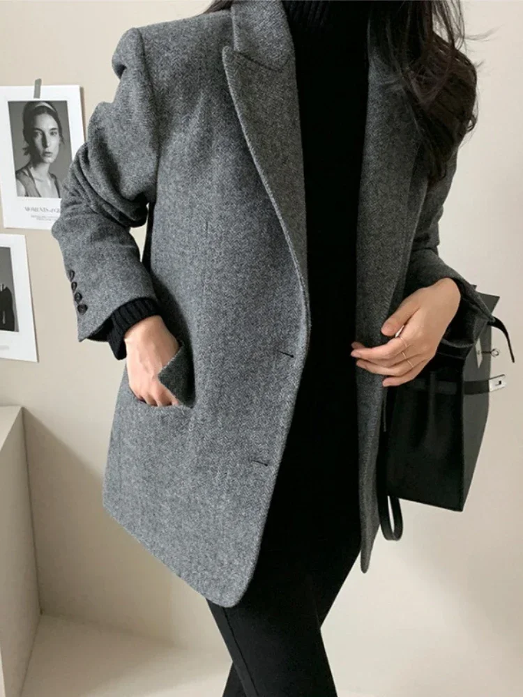 Женская универсальная куртка на пуговицах однотонная офисная с длинным рукавом