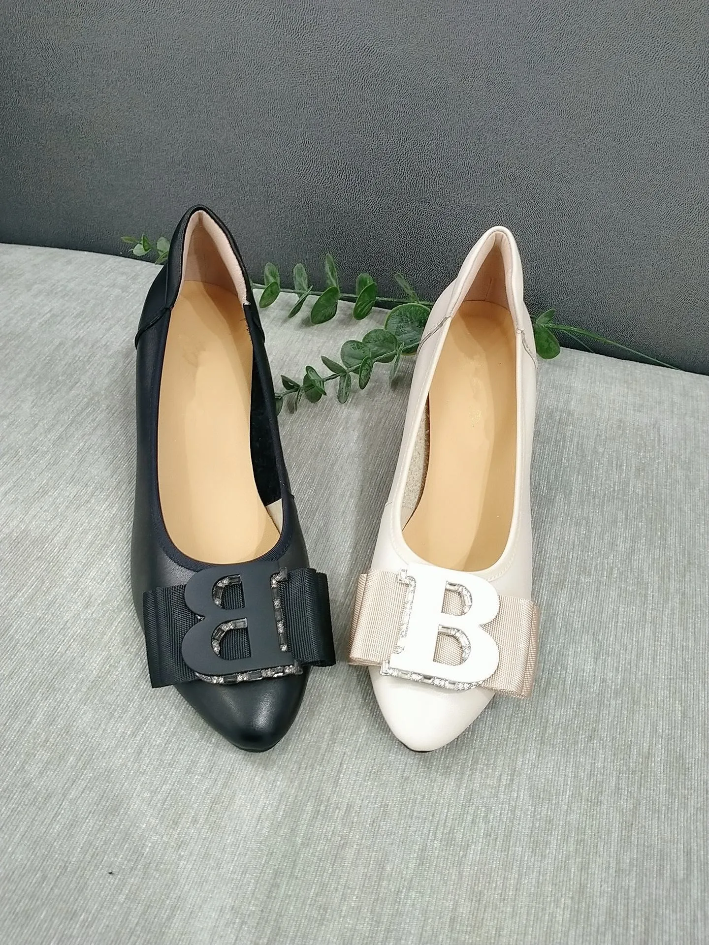 

New style single shoes in spring, fashionable butterfly buckle, comfortable, versatile leather upper, all season women's shoes