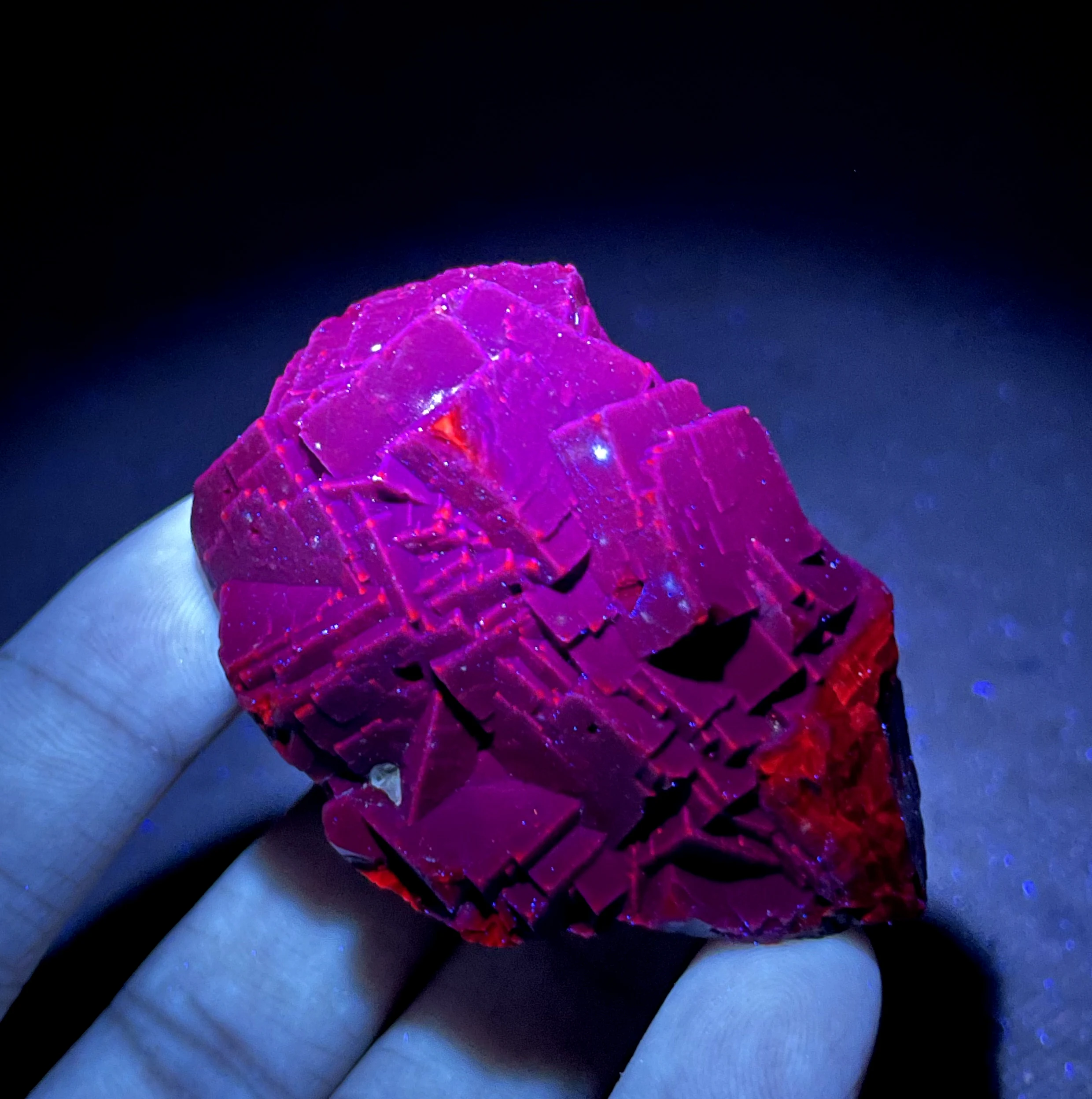 Лучше всего! 100% натуральный красный флуоресцентный куб из пакистана черная роза