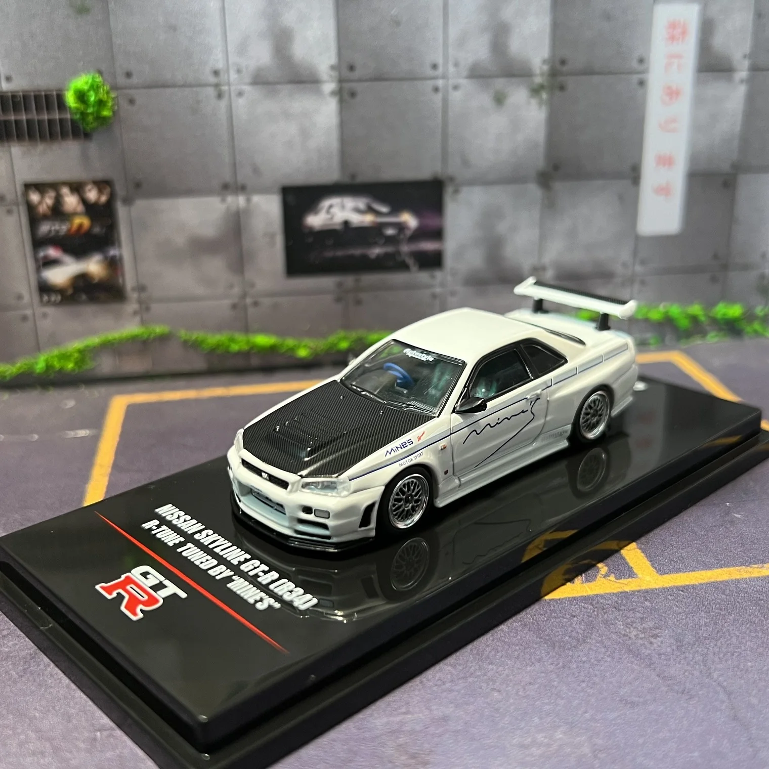 

Модель литая автомобиля INNO 1/64 NISSAN SKYLINE GT-R (R34)