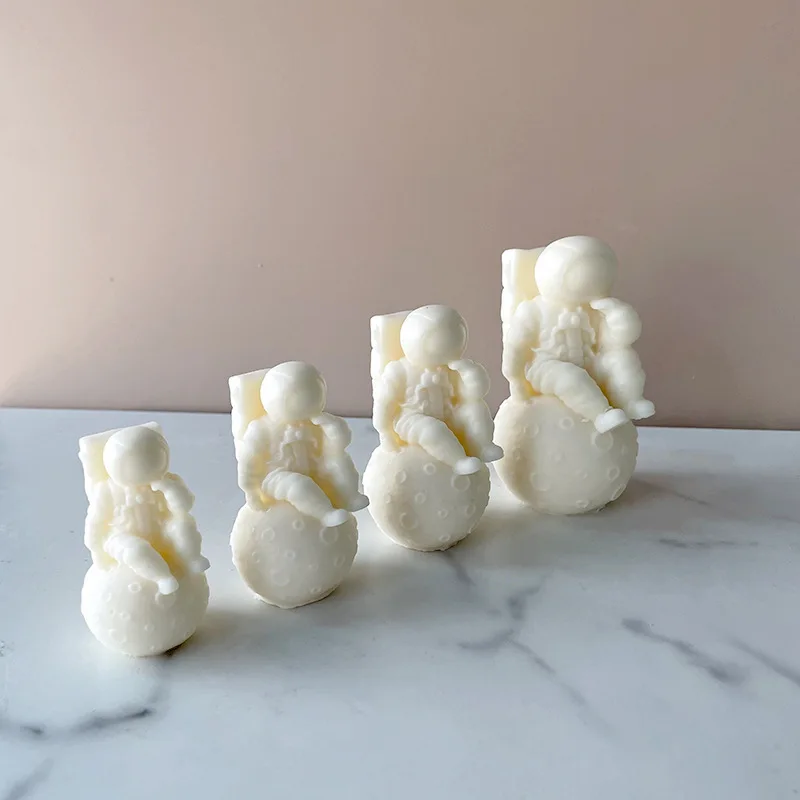 

Astronauts on The Moon Silicone Mold for DIY Chocolate Candle Cake Decoration Ornaments Plaster Fondant Mould Kitchenware