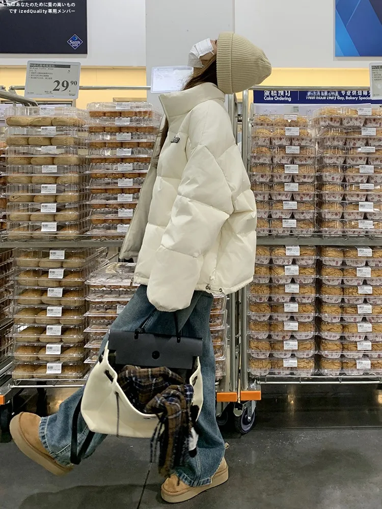 Кремово-белый короткий пуховик с воротником-стойкой женская зима 2024 новинка на