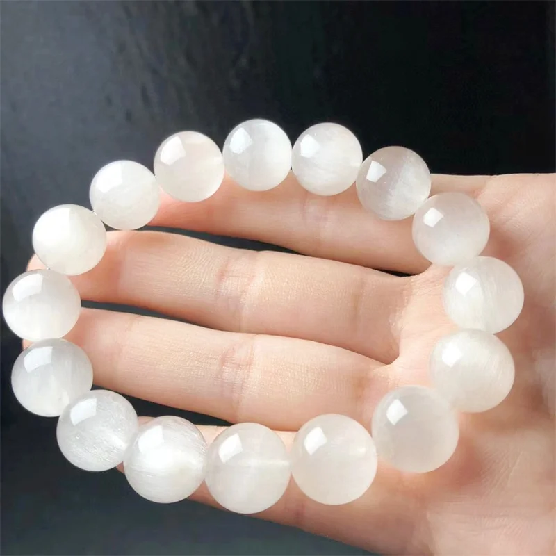 Браслет из натурального белого кролика с кристаллами