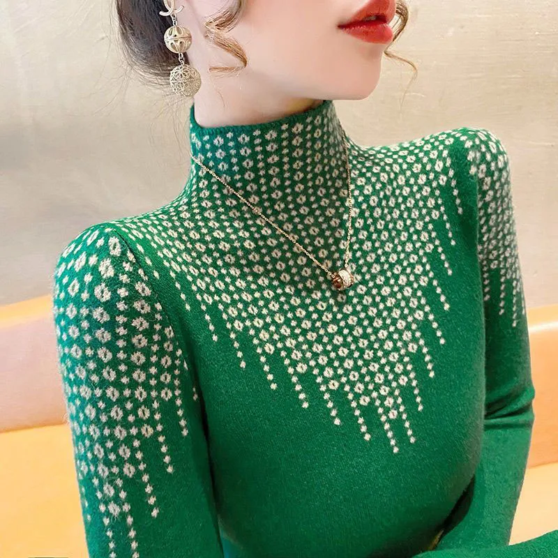 Женский однотонный пуловер с высоким воротником