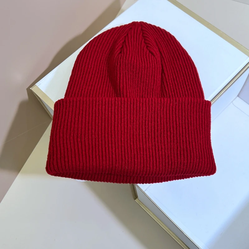 Женская зимняя трикотажная шапка с цветочным принтом