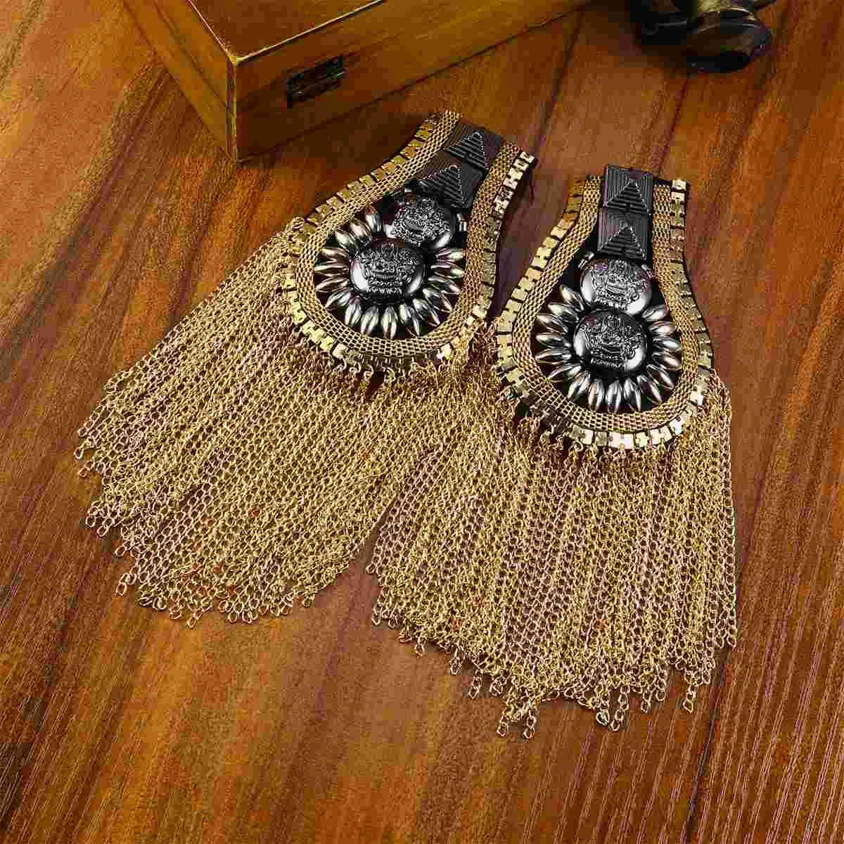 

Tassel Epaulets Vintage Punk Link Shoulder Board Badge Fringe Epaulet Shoulder Mark 1 Pair ( Golden )