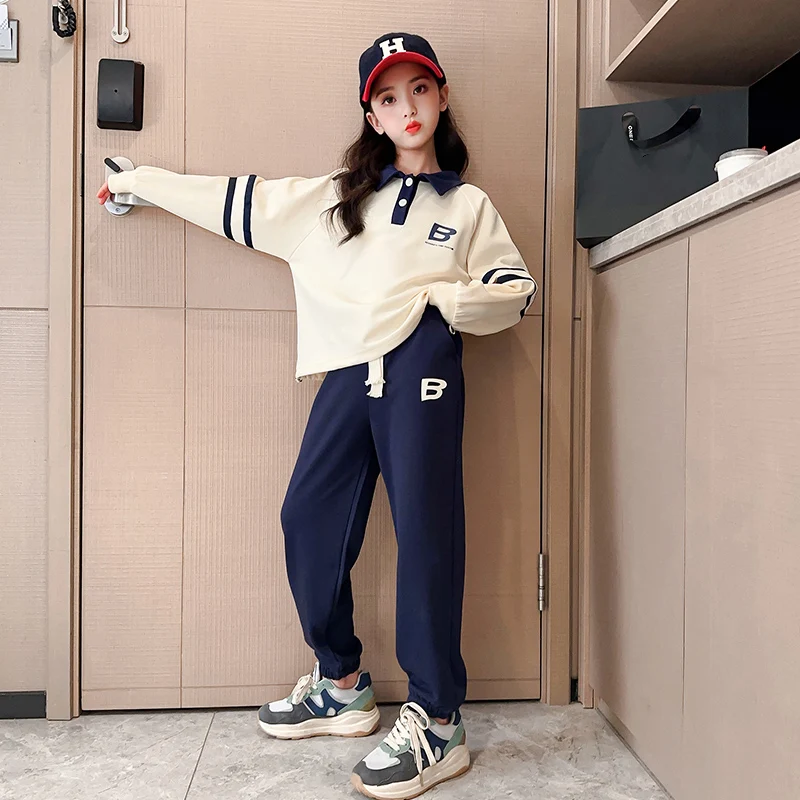 

Детские комплекты одежды для девочек; Сезон весна-осень; Повседневный пуловер с длинными рукавами и разноцветными лацканами и надписью + штаны; Одежда для подростков