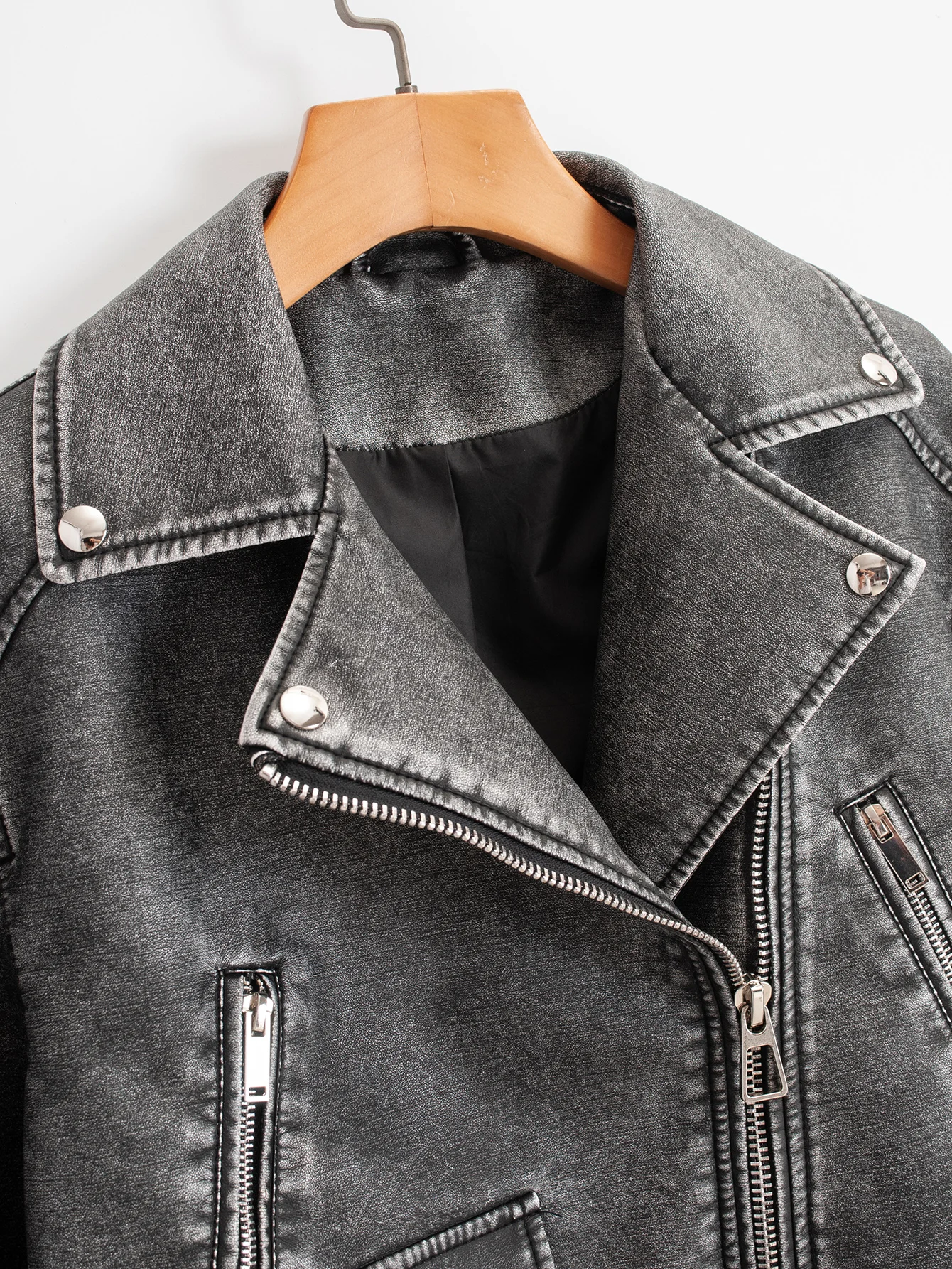 Куртка женская короткая из искусственной кожи на молнии