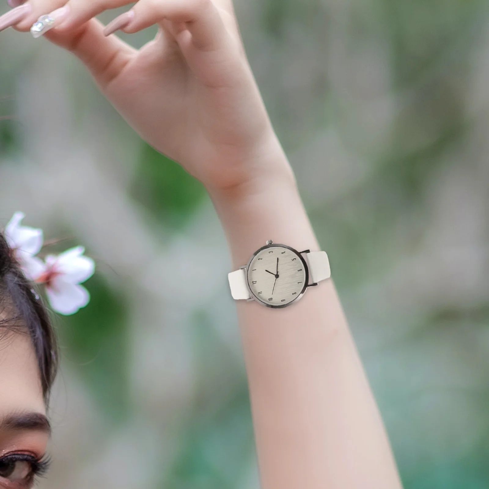 Легкие наручные часы женские кварцевые мужские изысканный ремешок бежевая