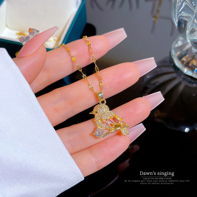 

[Titanium steel]Light luxury full diamond micro-inlaid zircon character heavy industry bird necklace copper plating gold pendant