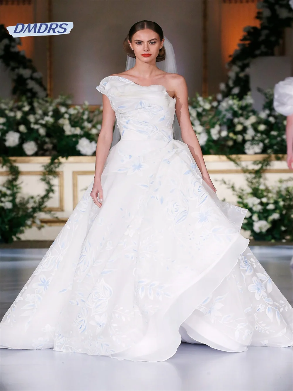 Женское платье с открытым плечом Pastrol