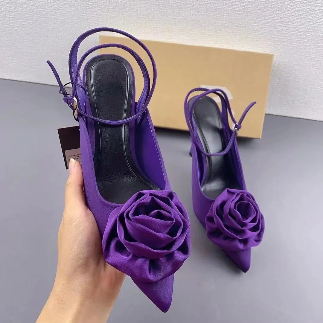 Женские туфли на высоком каблуке элегантные с острым носком и розами цветочным