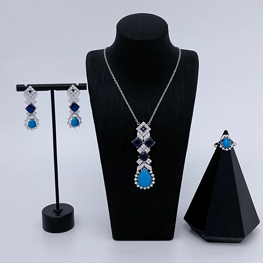 Комплект из колье и серёг с фианитом