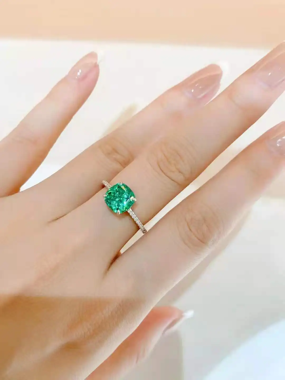 Luxury Elegant Artificial Grandmother Emerald 925 Sterling Silver Ring Fashion Versatile Winter Shining Jewelry