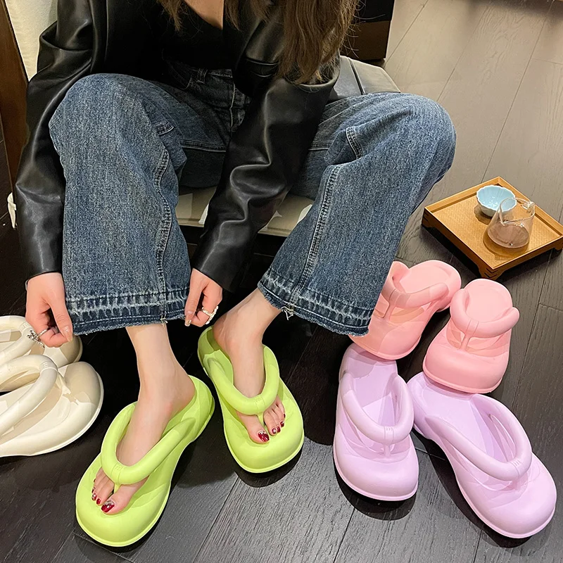 

2023 New design Flip Flops for Women Summer Novelty Slippers Thick Sole Platform Non-Slip Sandals Bathroom Couple Shoes