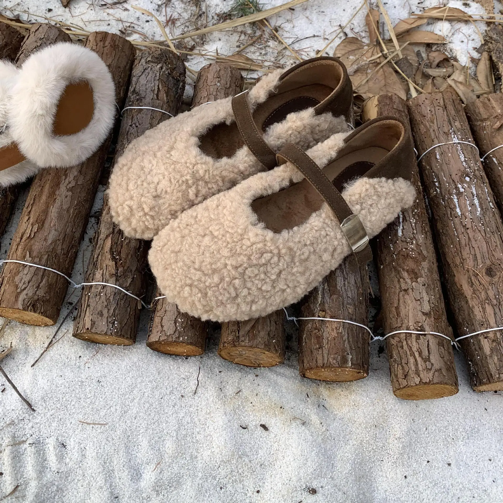 Универсальные туфли с неглубоким носком женские осенние слипоны 2024 мягкие